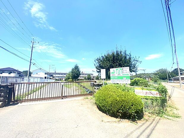 岡田小学校(2100m)
