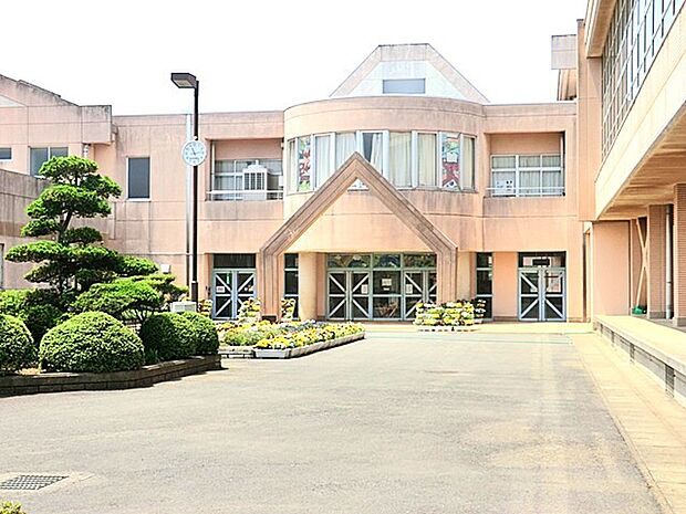 長山小学校(680m)
