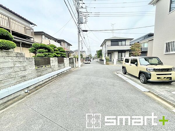 ～十分な広さのある前面道路～・前面道路は約5.5ｍございますので、お車でのすれ違いも楽々で余計なストレスがかかりません。・日々お車での移動が多い方には大切なポイントですね。