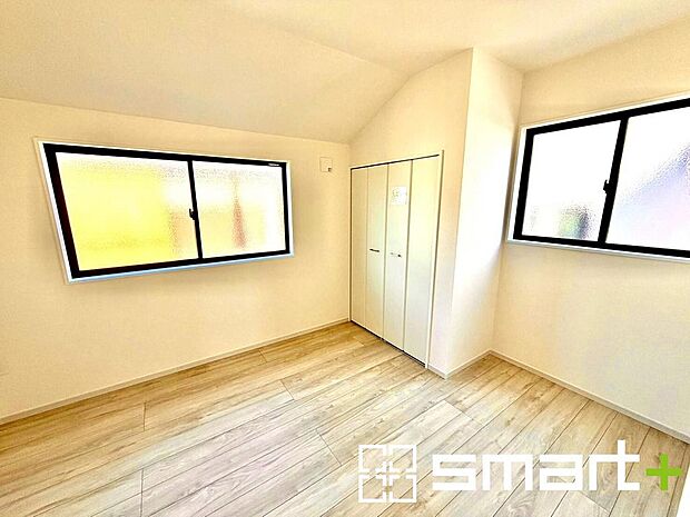 〜2面採光の明るいお部屋〜・洋室は2面採光とする事で穏やかな陽の入る明るい空間となっております。・くつろぎのプライベート時間を明るい空間で穏やかにお過ごしいただけます。