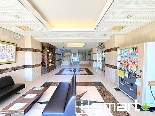 ～管理の行き届いたエントランス～・お住まいの「顔」でもあるエントランス。管理会社の方でしっかりと管理されております。・ぜひ現地でご体感くださいませ。