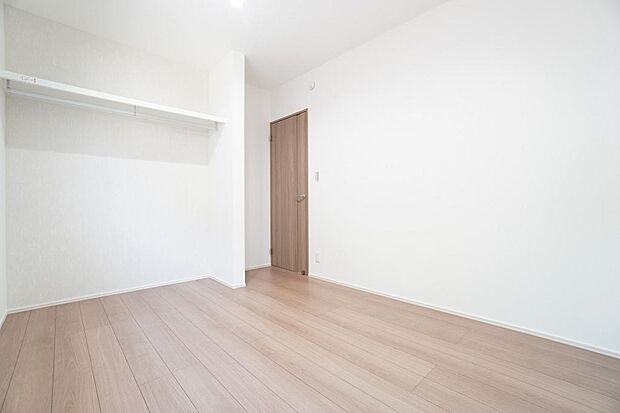 洋室はシンプルな造りなので配置するインテリア次第でお好きなお部屋の雰囲気に変えられます。 