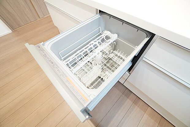 家事の時短、または洗ったばっかり食器の収納スペースに便利な食洗機です。