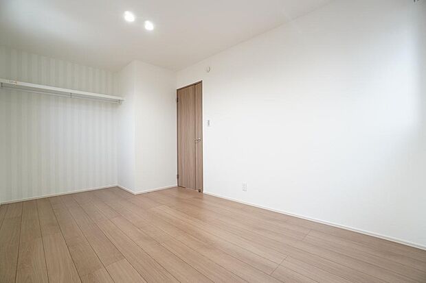 2階7帖洋室。オープンクローゼットを採用することで部屋を広く使えます！