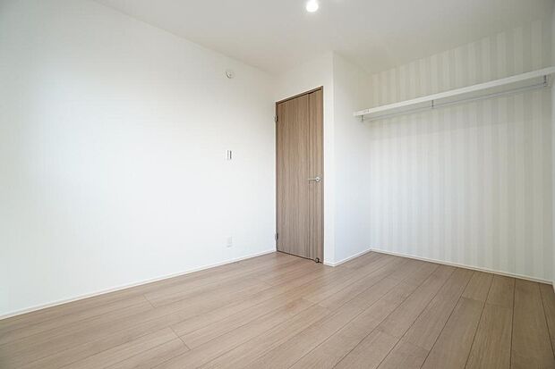 2階5.5帖洋室。オープンクローゼットを採用することで部屋を広く使えます！