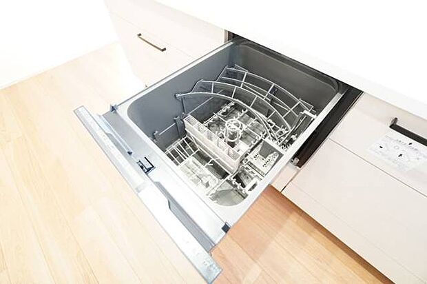 食器洗浄乾燥機。面倒な食器洗いもお任せ♪ ※類似物件の参考画像です。メーカーが異なる可能性ございます。
