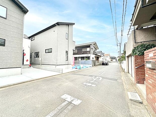 前面道路はきちんと整備されています  