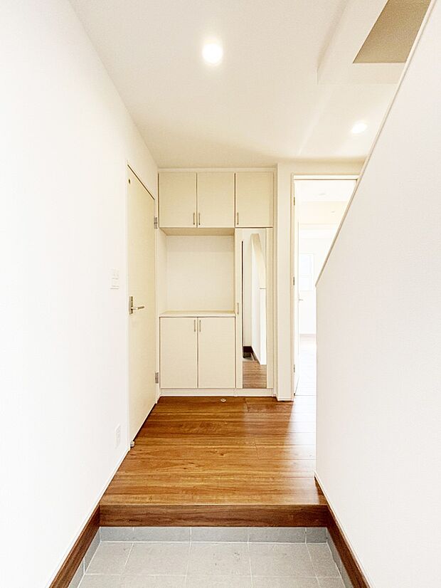 家族の帰宅やお客様をあたたかく迎える玄関