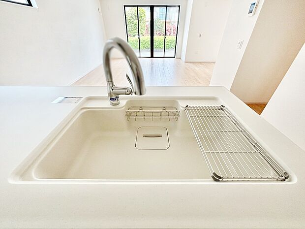 広々としたシンクでお料理やお皿洗いもラクラク快適に!