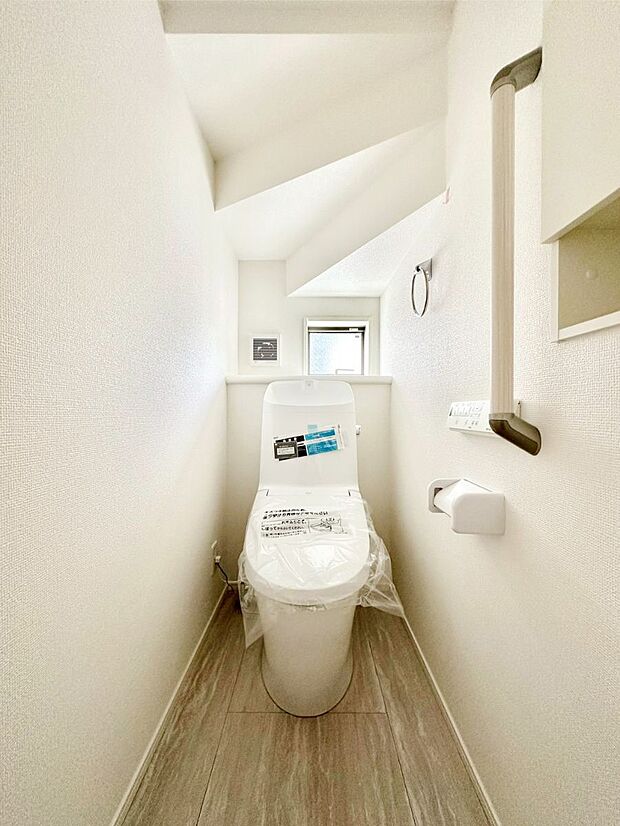 明るく清潔感のあるトイレです。