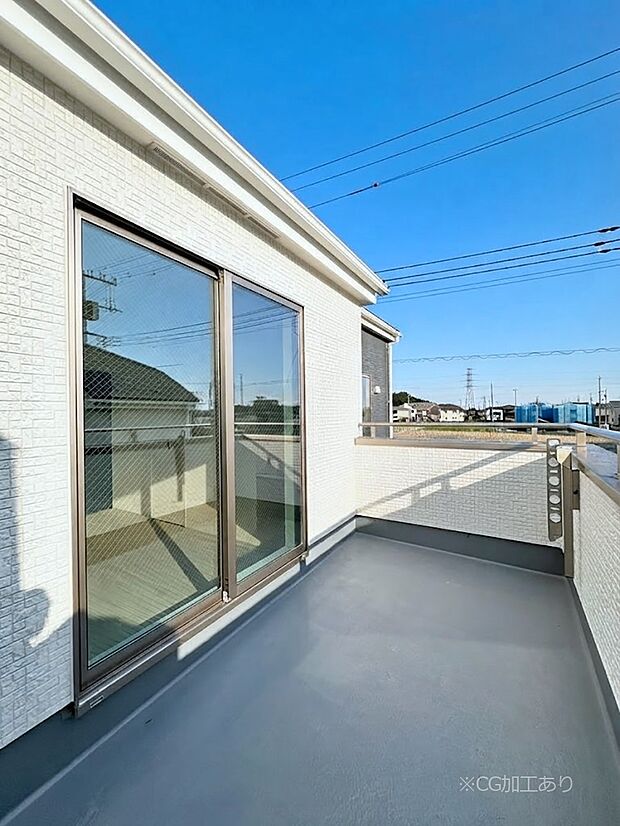 暖かな陽光が降り注ぐバルコニーはお洗濯におすすめ。爽やかな風も心地よいです。