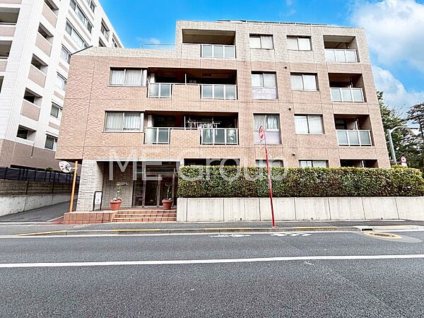 生活に便利な地に伸びやかな家族の生活風景を描く住まい