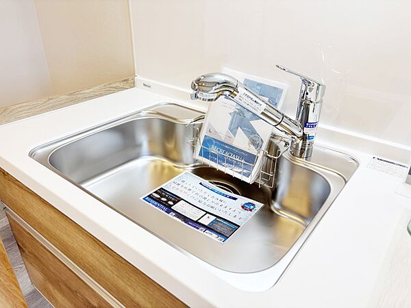 いつでも清潔なおいしいお水を。一つの水栓で水道水と浄水を使い分け。