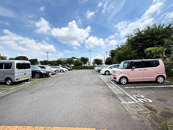 外観 敷地内に駐車場施設