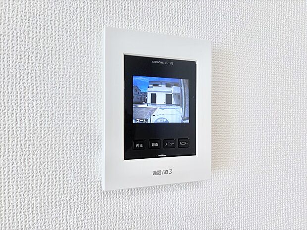 訪問者が一目でわかる安心のTVモニター付きインターホン。