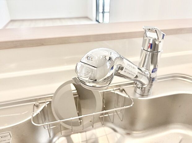 いつでも清潔なおいしいお水を。一つの水栓で水道水と浄水を使い分け。
