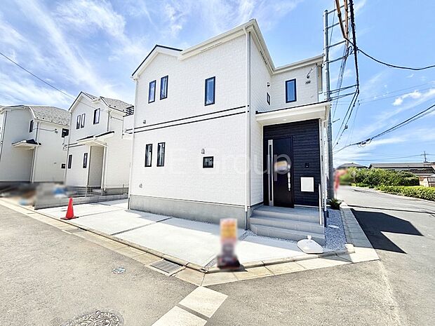 角地なので日当たりも良く、お家が堂々として見えます。