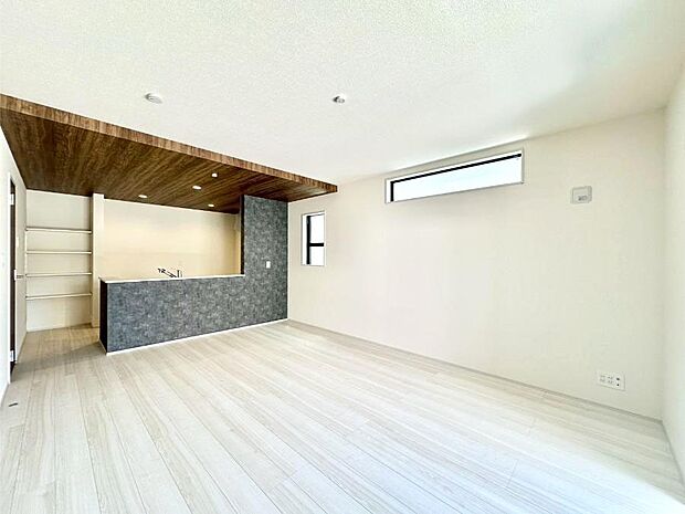 落ち着いた雰囲気のLDKは家族みんなの快適空間