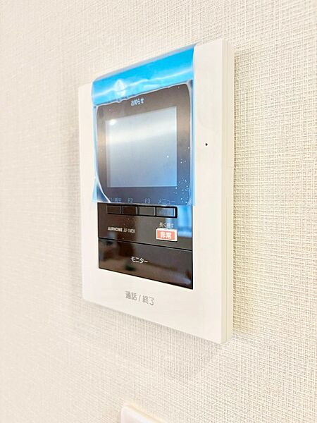 訪問者が一目でわかる安心のＴＶモニター付きインターホン。