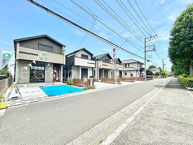 前面道路はきちんと整備されています  