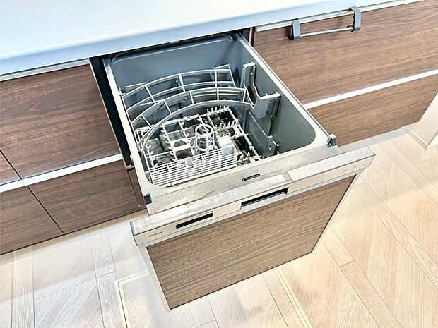 面倒なお片づけは食洗機にお任せ！家事の負担が減って、時間にも気持ちにもゆとりができます。