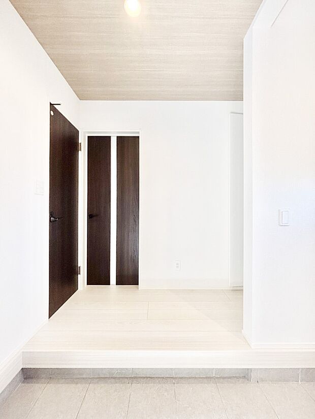 ご家族やお客様を気持ちよくお出迎えできる穏やかな雰囲気の玄関です。