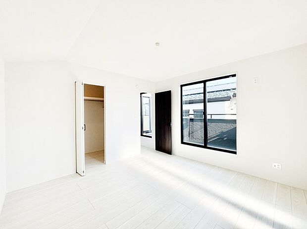 プライベート時間充実!大容量の収納力が嬉しいWIC付きのお部屋です。