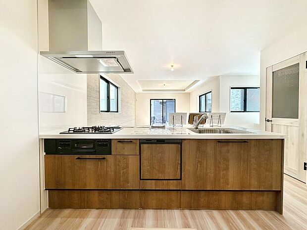 ゆとりあるキッチンではご家族と楽しくお料理ができます。