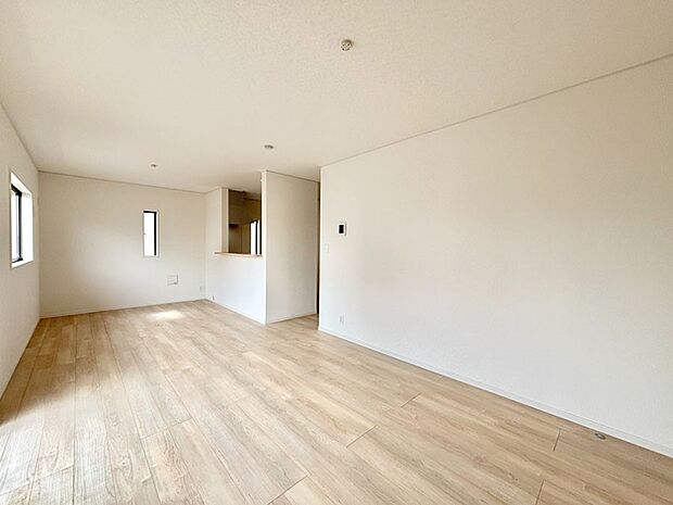 落ち着いた雰囲気のLDKは家族みんなの快適空間