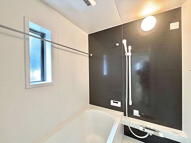 落ち着いた雰囲気でゆっくりお寛ぎいただけるバスルーム