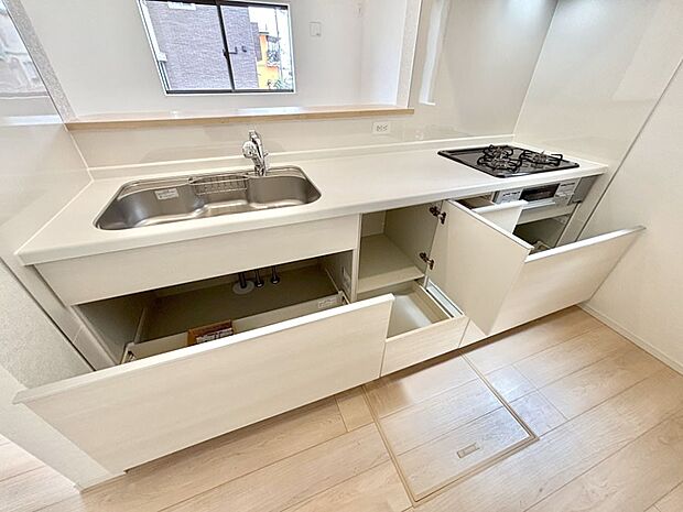 使いやすさを優先したスライド式収納タイプ!