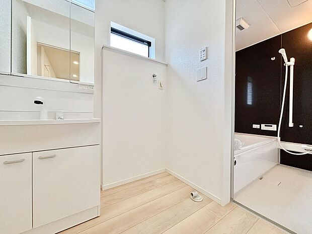 広々とゆとりのあるランドリースペース