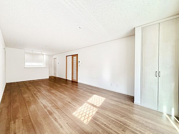 家族団らんの時間も増えそうなくつろぎのリビングダイニング。