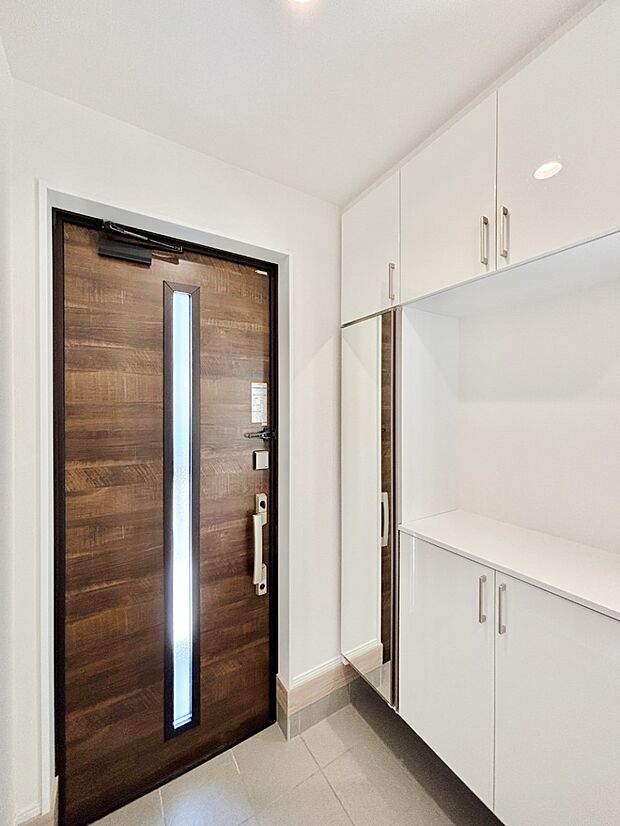 家族の帰宅やお客様をあたたかく迎える玄関