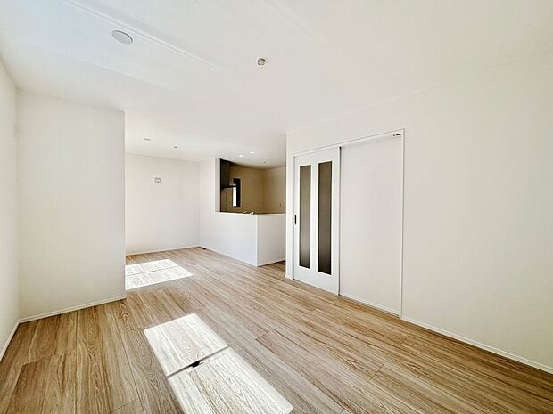 家族団らんの時間も増えそうなくつろぎのリビングダイニング。 　  