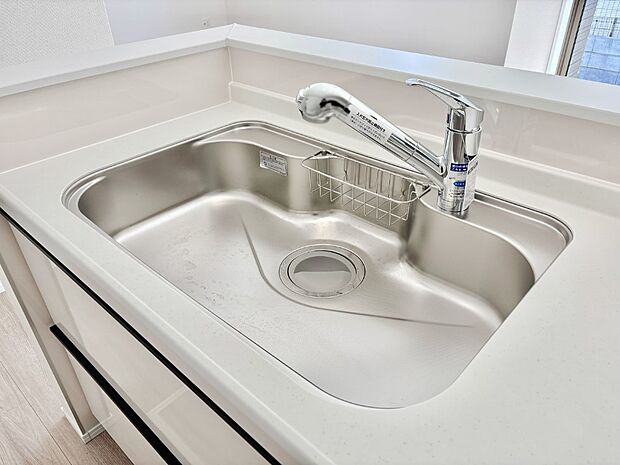 広々としたシンクでお料理やお皿洗いもラクラク快適に！