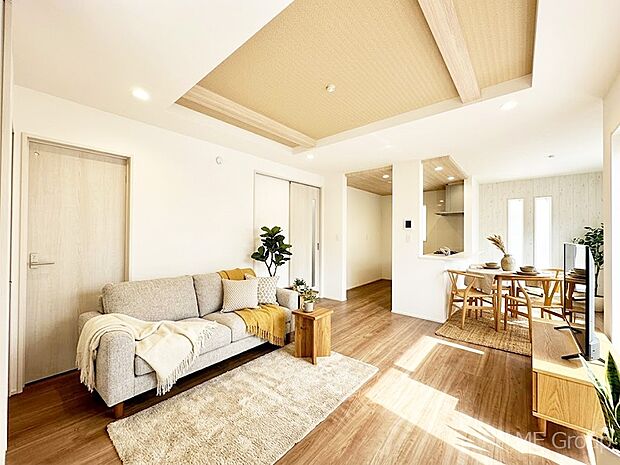 落ち着いた雰囲気のLDKは家族みんなの快適空間※家具はCGです