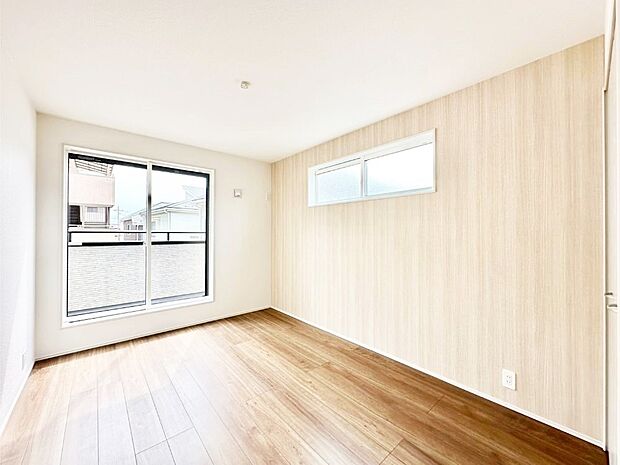 窓からのやさしい光が心地よいプライベートルーム