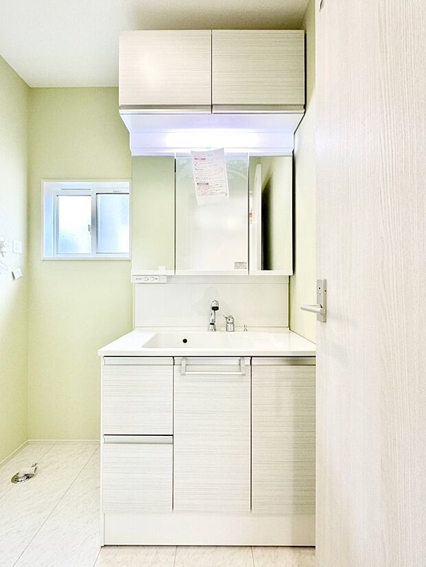 収納力と機能性に優れた洗面化粧台