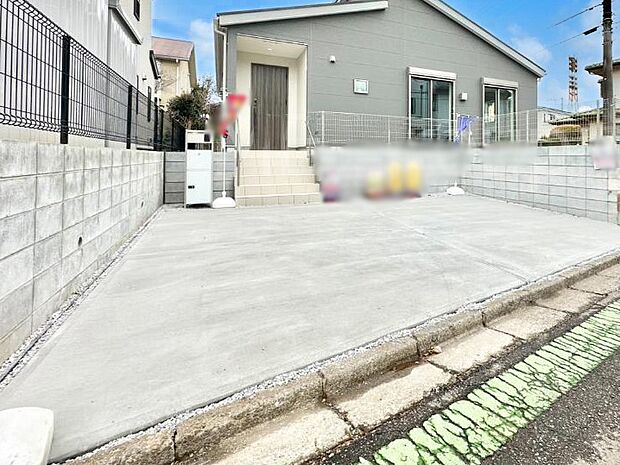 駐車2台可能！急なお客様の駐車に。また、ご家族の自転車スペースとしても大活躍。