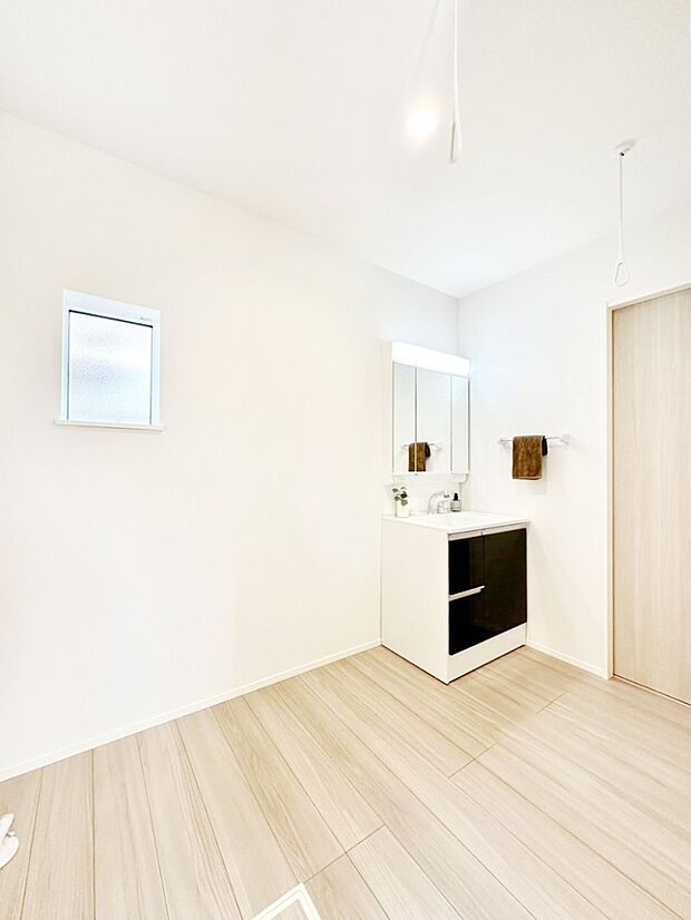 日々のお洗濯も快適に!室内物干しを採用したランドリースペース。