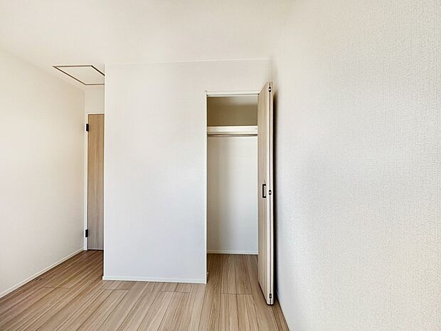 クローゼット付きのお部屋で充実したプライベート時間を過ごせます。