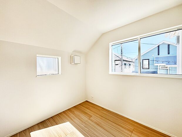 2面採光で気持ちよく自然光が取り入れられるのでお子様のお部屋にもピッタリ