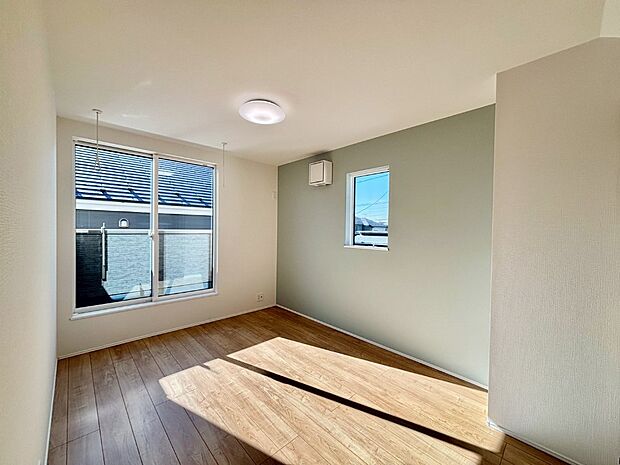 明るいバルコニーサイドに洋室を設置。目覚めの良い寝室に。