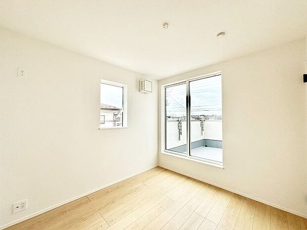 明るいバルコニーサイドに洋室を設置。目覚めの良い寝室に。