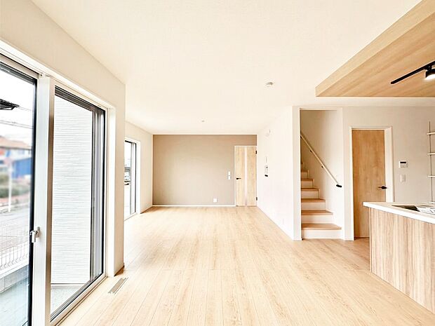 対面キッチン&リビングイン階段を採用した家族の絆深まるリビングです