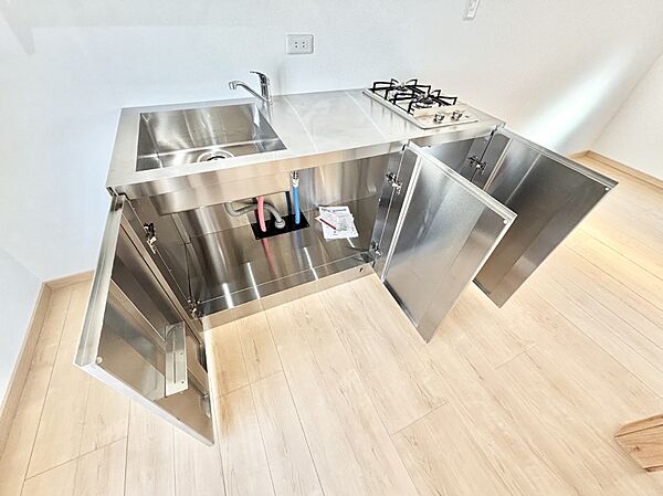 細かいキッチン周りの用具もスッキリ整頓できて快適ですね
