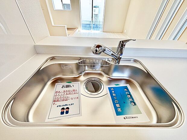 いつでも清潔なおいしいお水を。一つの水栓で水道水と浄水を使い分け。