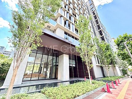 外観 綺麗なエントランスは、居住者を優しく迎えいれてくれます
