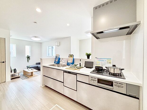 広々とした使い勝手の良いキッチンで日々のお料理も楽しくなりそう